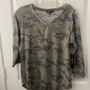 FINAL MARKDOWN NWT Moa moa fleece top medium
